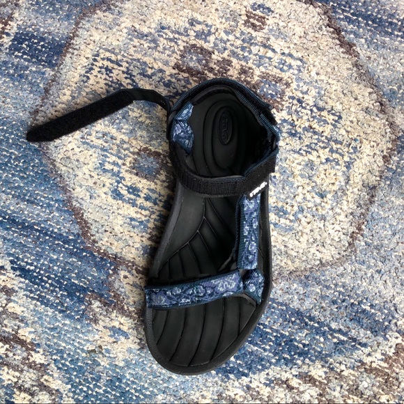 Teva Hurricane Sandals with Blue Hibiscus Straps - Picture 12 of 14
